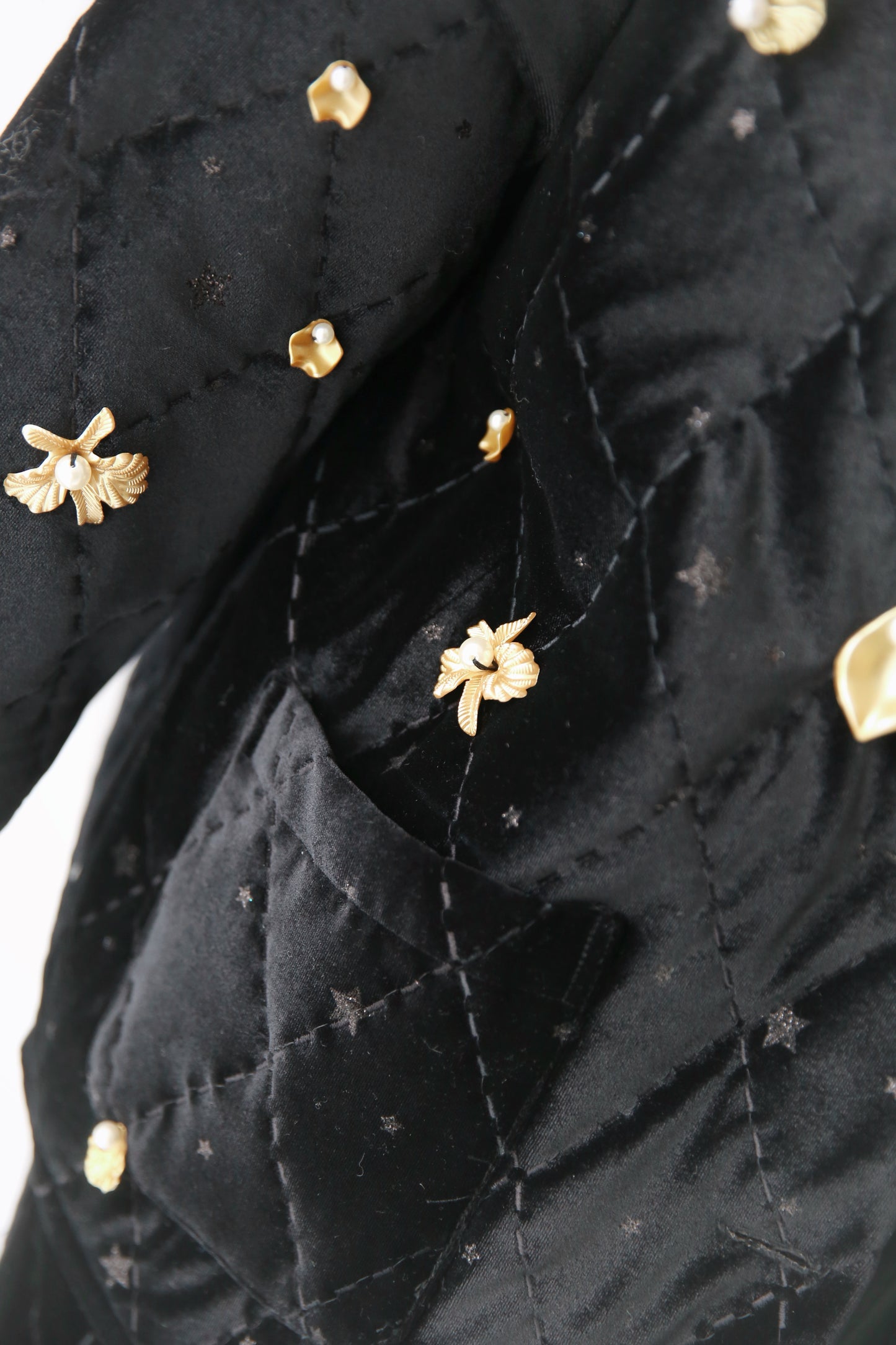 HELLEBORE OUTER