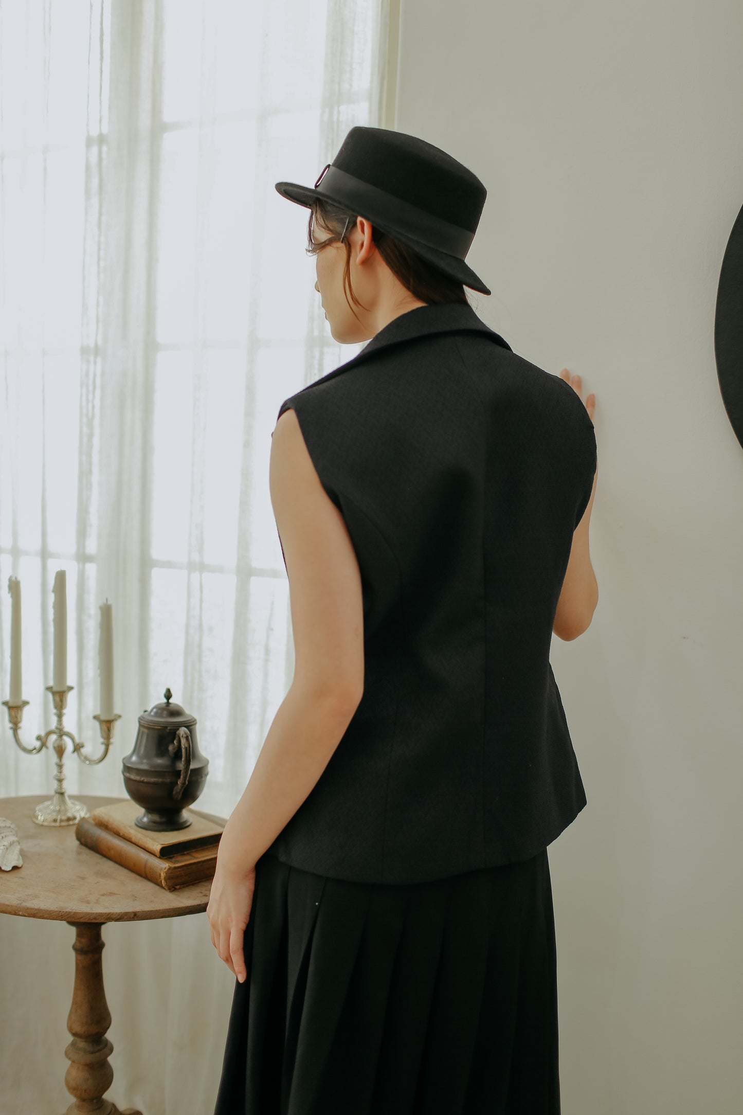 RORA VEST - BLACK (ARRAY JULY 2025)