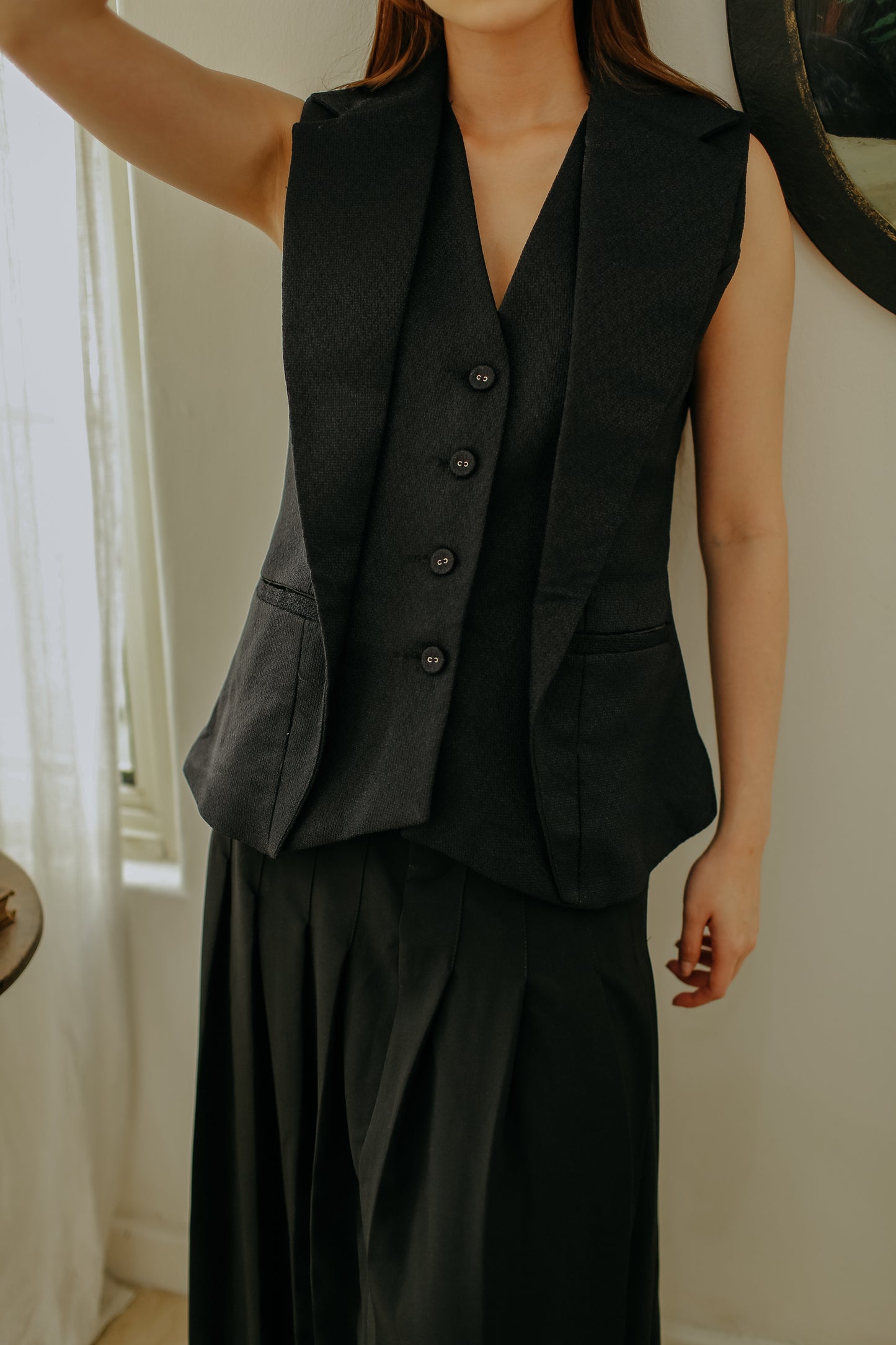 RORA VEST - BLACK (ARRAY JULY 2025)