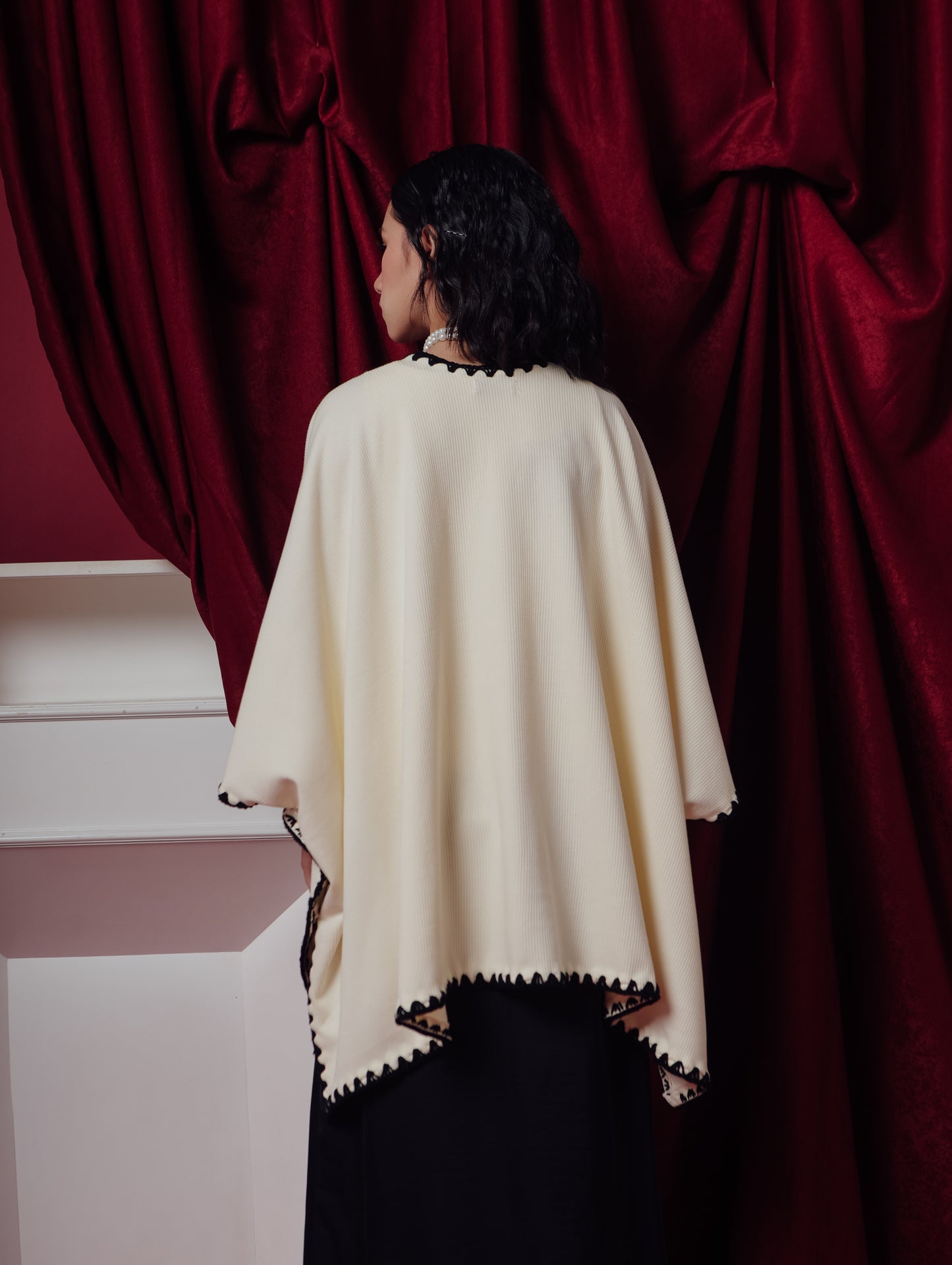 LAVA CAPE (ARRAY HOLIDAY COLLECTION)