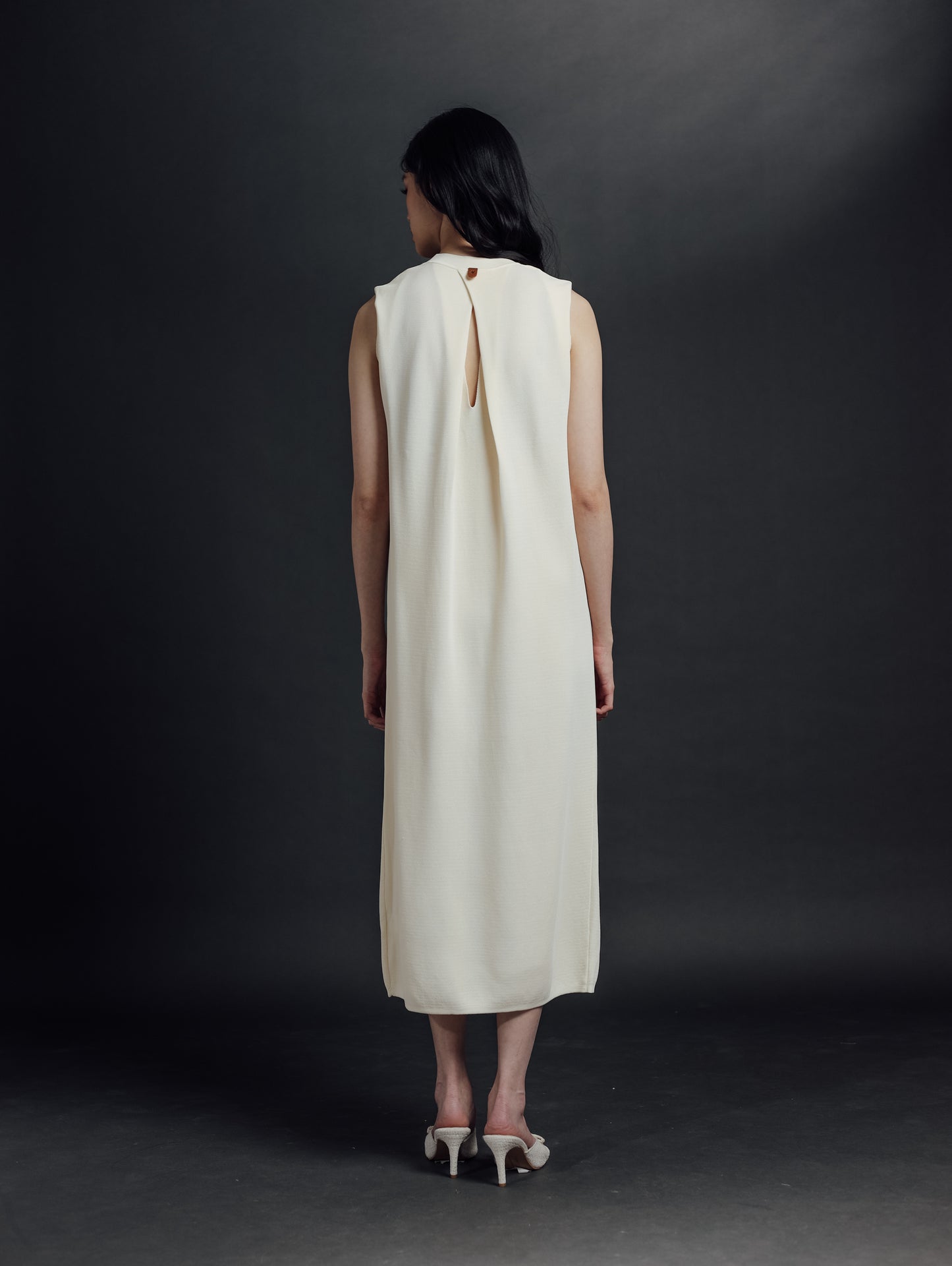 LISA DRESS (ESSENTIALS BASHA 2025)