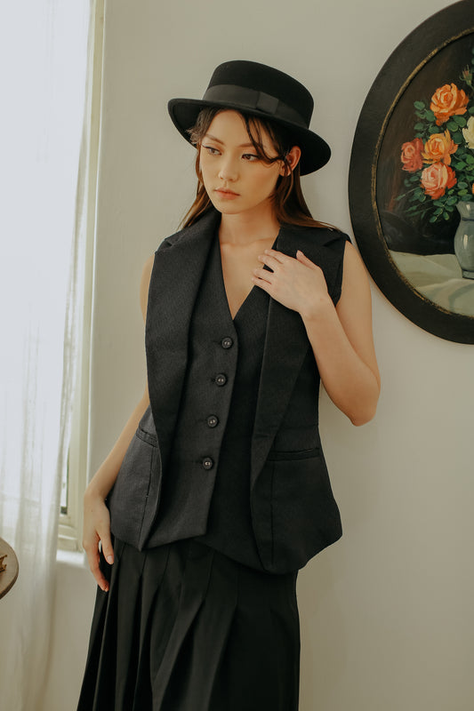 RORA VEST - BLACK (ARRAY JULY 2025)
