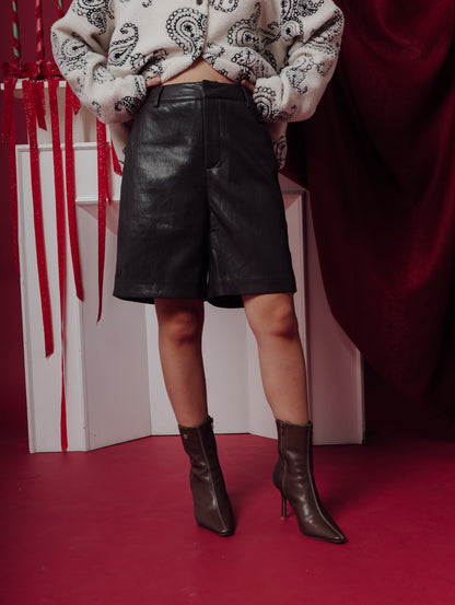 DOVE SHORTS (ARRAY HOLIDAY COLLECTION)