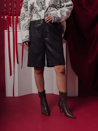 DOVE SHORTS (ARRAY HOLIDAY COLLECTION)